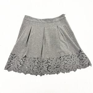 BCBG Maxazria Gray Pleated Skirt Flower Hem Front Pockets NWOT Size 8